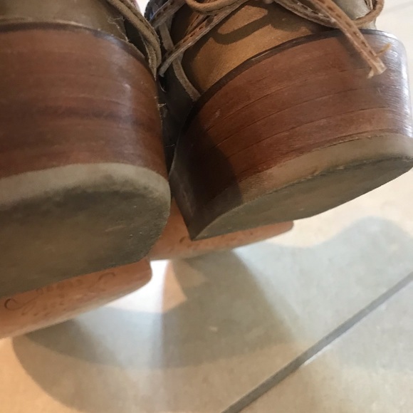 Shoes - Picture 4 of 9